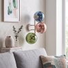 Retro-Kugel-Wandleuchte Gastor mit drei bunten Glasschirmen in Blau, Grün und Kupferfarben